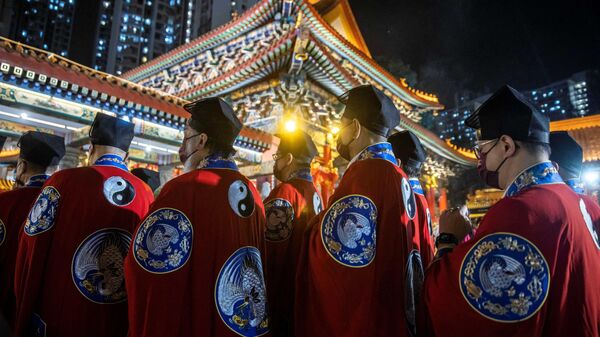Люди во время празднования Нового года по лунному календарю в Гонконге  - اسپوتنیک افغانستان  