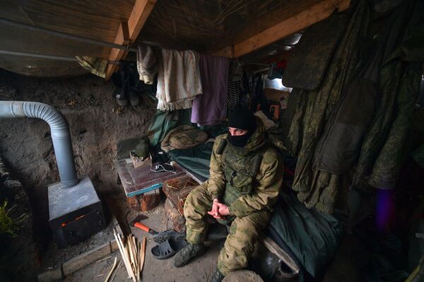 یک سرباز کندک قطب شمال در محل زندگی سربازان در بخش جنوبی عملیات ویژه نظامی. - اسپوتنیک افغانستان  