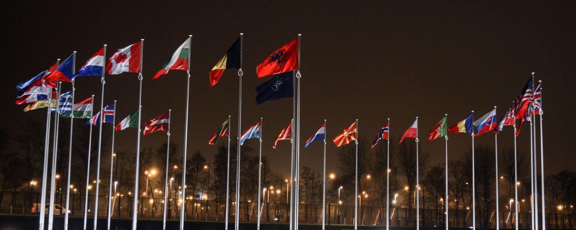 Флаги НАТО и государств-участников перед штаб-квартирой НАТО в Брюсселе - اسپوتنیک افغانستان  , 1920, 28.02.2023