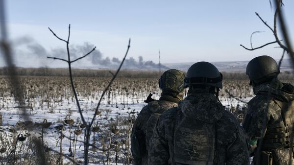 Украинские солдаты на своих позициях на линии фронта под Соледаром, Украина - اسپوتنیک افغانستان  