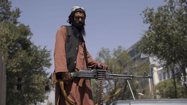 Боевик движения Талибан (террористическая группировка, запрещеннфая в РФ) в Кабуле, 16 авгутса 2021 года  - اسپوتنیک افغانستان  