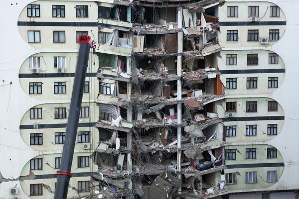 ساختمانی که بر اثر زلزله در شهر دیاربکر ترکیه ویران شد. - اسپوتنیک افغانستان  