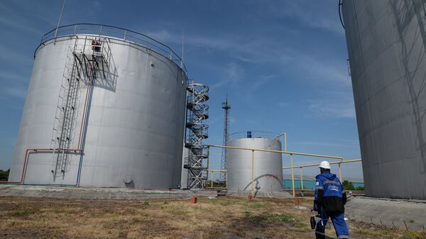 Контроль качества нефтепродуктов компании Газпром нефть - اسپوتنیک افغانستان  
