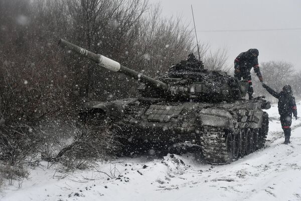 سربازان تانک T-72 نیروهای مسلح روسیه در بخش جنوبی عملیات نظامی ویژه. - اسپوتنیک افغانستان  