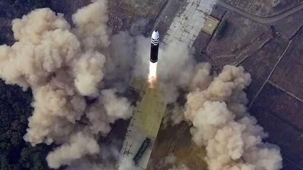 Испытательный пуск межконтинентальной баллистической ракеты (МБР) нового типа «Хвасонпхо-17» в КНДР - اسپوتنیک افغانستان  