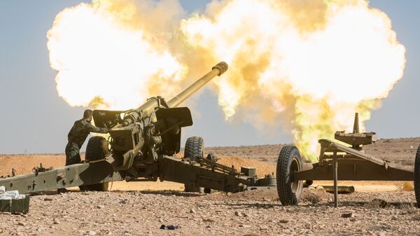 Артиллеристы Сирийской арабской армии ведут бой против отрядов террористов в окрестностях города Мхин в Сирии - اسپوتنیک افغانستان  
