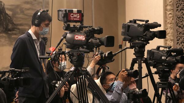 Журналисты перед открытием первой сессии Всекитайского комитета Народного политического консультативного совета Китая в Доме народных представителей в Пекине - اسپوتنیک افغانستان  