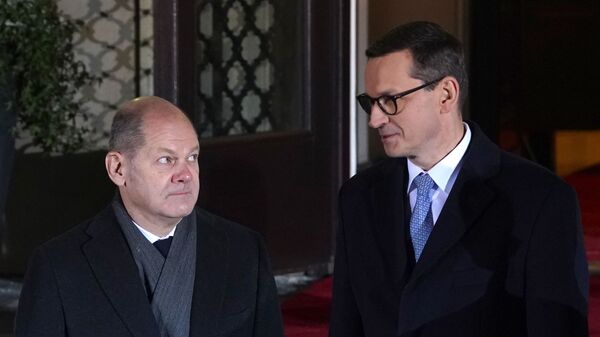 Канцлер Германии Олаф Шольц и премьер-министр Польши Матеуш Моравецкий во время встречи в Варшаве - اسپوتنیک افغانستان  