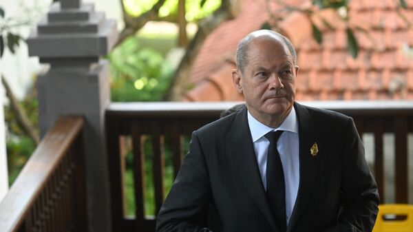 Федеральный канцлер Германии Олаф Шольц покидает экстренное совещание после инцидента в Польше на Бали - اسپوتنیک افغانستان  