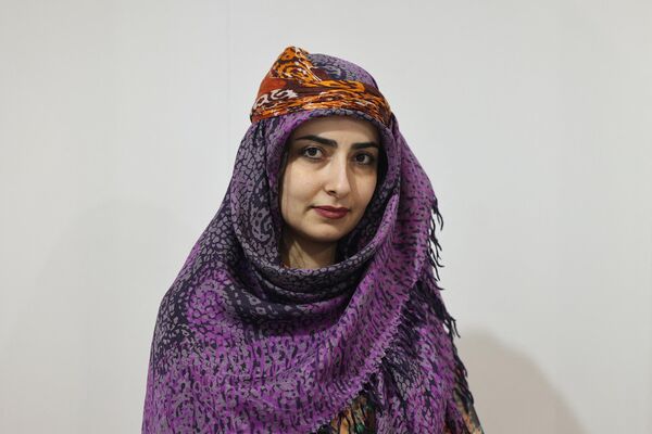 زنی با لباس های سنتی استان اردبیل در تهران (عکس از عطا کناره / خبرگزاری فرانسه) - اسپوتنیک افغانستان  