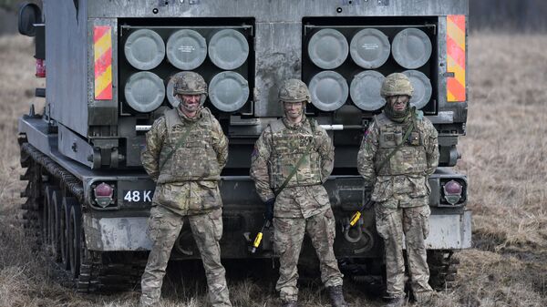 Британские военнослужащие после стрельбы в рамках учений Dynamic Front 18 - اسپوتنیک افغانستان  