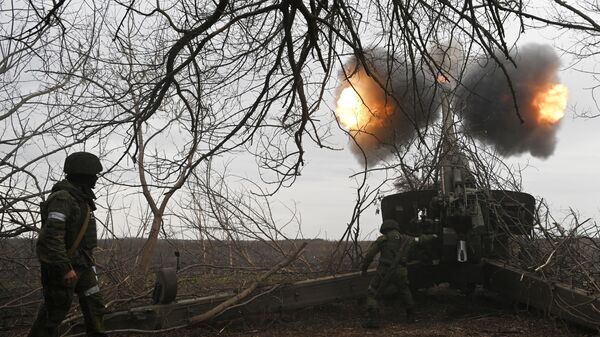 Артиллеристы вооруженных сил РФ ведут огонь по позициям ВСУ из гаубицы Мста-Б в южном секторе СВО - اسپوتنیک افغانستان  