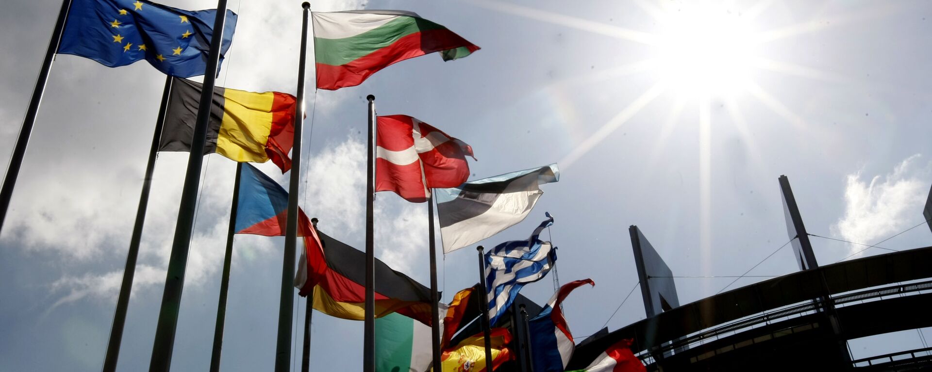 Флаги стран Евросоюза у здания Европарламента в Страсбурге - اسپوتنیک افغانستان  , 1920, 08.06.2023