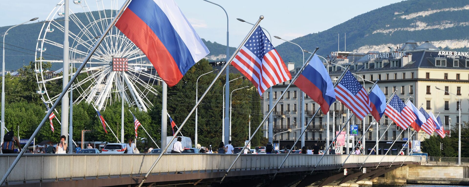Флаги России и США на мосту Монблан в Женеве - اسپوتنیک افغانستان  , 1920, 10.03.2023