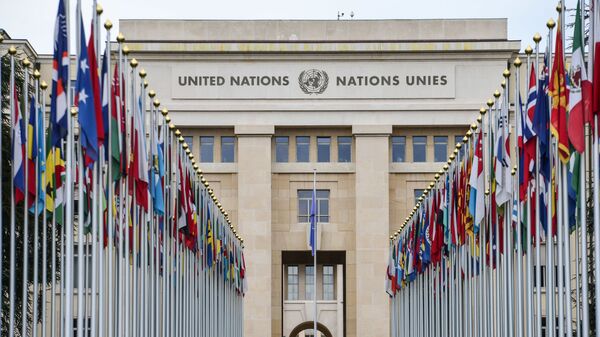 Аллея флагов возле здания ООН в Женеве, Швейцария - اسپوتنیک افغانستان  