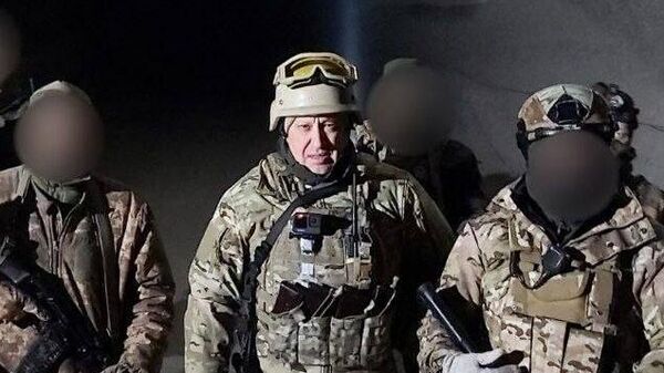 Бойцы подразделения ЧВК Вагнер и основатель группы бизнесмен Евгений Пригожин в Соледаре - اسپوتنیک افغانستان  