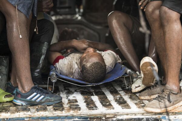 یک مرد مجروح در روز دوشنبه 13 مارچ 2023 به شفاخانه بلانتایر مالاوی منتقل شد.طوفان سنگین فردی که هم اکنون جنوب آفریقا را درنوردیده است، از زمانی که شنبه شب برای دومین بار این قاره را درنوردید، بیش از 50 نفر را در مالاوی و موزامبیک کشته است. - اسپوتنیک افغانستان  