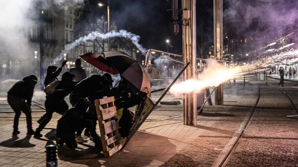 Столкновения демонстрантов с полицией в Нанте, Франция  - اسپوتنیک افغانستان  