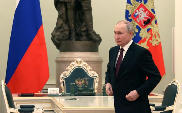 20 مارچ 2023. ولادیمیر پوتین رئیس جمهور روسیه در انتظار دیدار با شی جین پینگ - اسپوتنیک افغانستان  