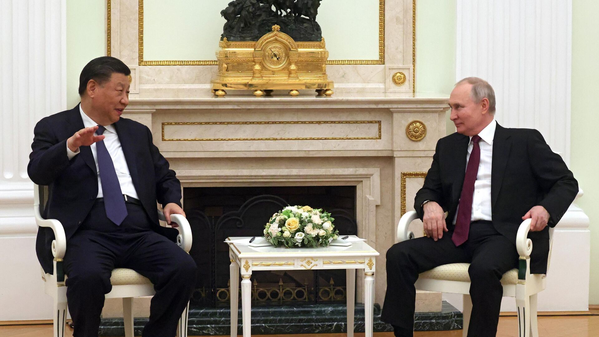 Председатель КНР Си Цзиньпин и президент России Владимир Путин на встрече в Кремле Председатель КНР Си Цзиньпин и президент России Владимир Путин на встрече в Кремле - اسپوتنیک افغانستان , 1920, 08.05.2025