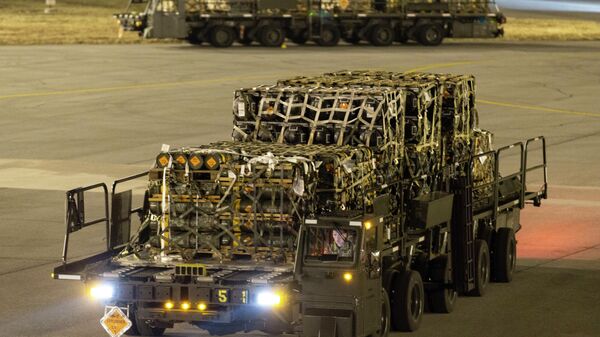 Погрузка военной помощи для Украины на авиабазе Довер, США - اسپوتنیک افغانستان  