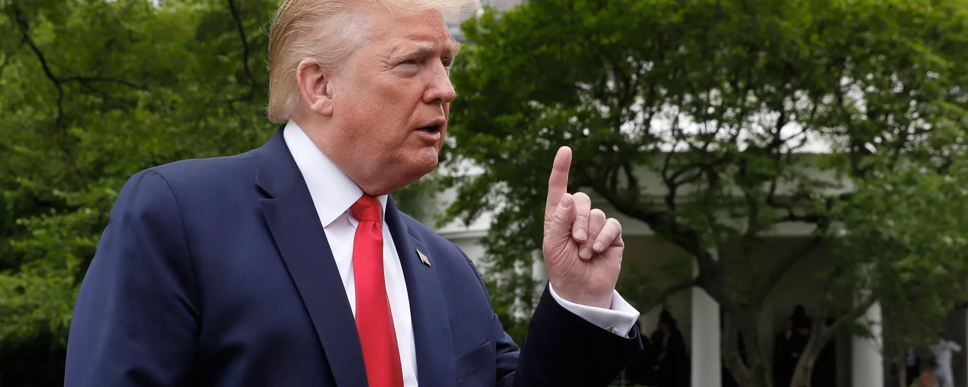 Президент США Дональд Трамп во время пресс-подхода перед своим отлетом в Детройт - اسپوتنیک افغانستان  , 1920, 28.03.2023