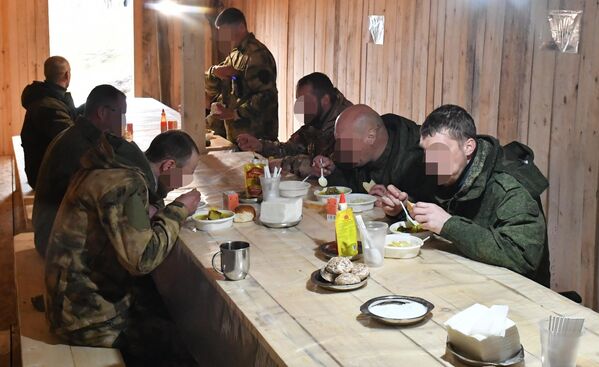 افراد جلب و احضار شده از منطقه کالوگا در بخش جنوبی عملیات ویژه - اسپوتنیک افغانستان  