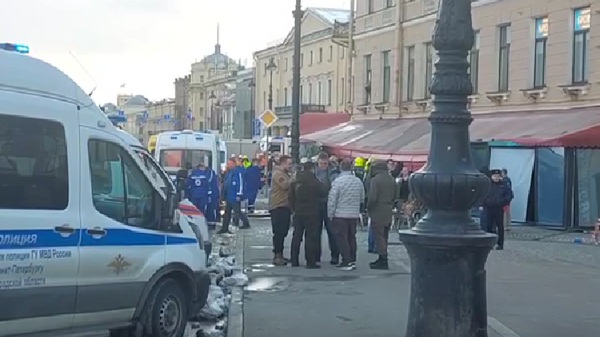 Спасатели на месте взрыва на Университетской набережной в Санкт-Петербурге - اسپوتنیک افغانستان  