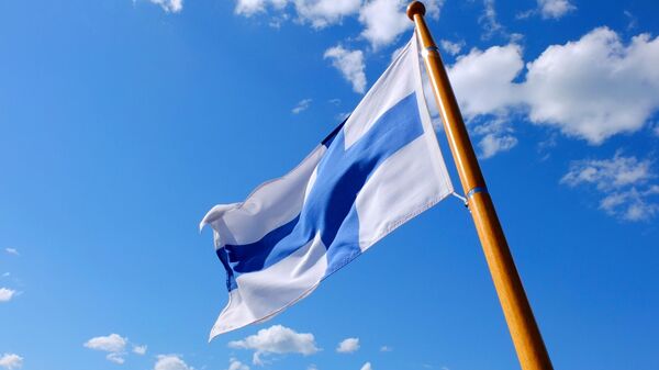 Флаг Финляндии на фоне неба  - اسپوتنیک افغانستان  