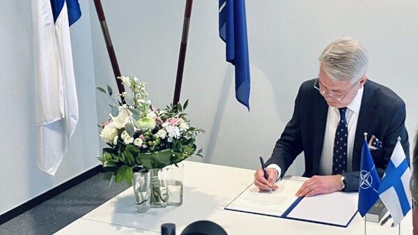 Министр иностранных дел Финляндии Пекка Хаависто подписал документ о вступлении Финляндии в НАТО - اسپوتنیک افغانستان  