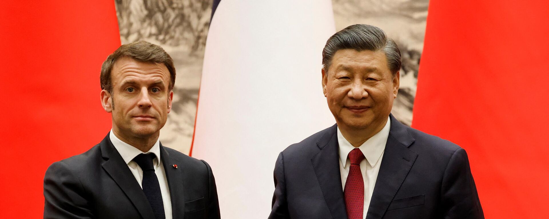 Президент Франции Эммануэль Макрон и председатель Китайской Народной Республики Си Цзиньпин во время встречи в Пекине - اسپوتنیک افغانستان  , 1920, 07.04.2023