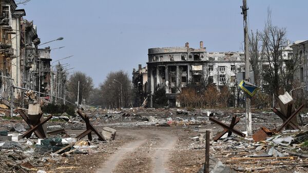 Вид на разрушенные здания на площади Свободы в Артемовске - اسپوتنیک افغانستان  
