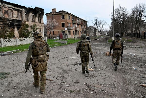 سربازان روسیه در مرکز آرتموفسک - اسپوتنیک افغانستان  