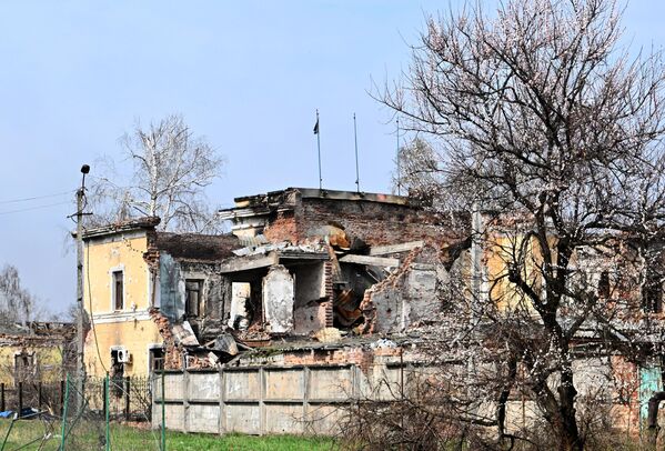 ساختمان بخش اداری منطقه ای در آرتموفسک تخریب شده است. - اسپوتنیک افغانستان  