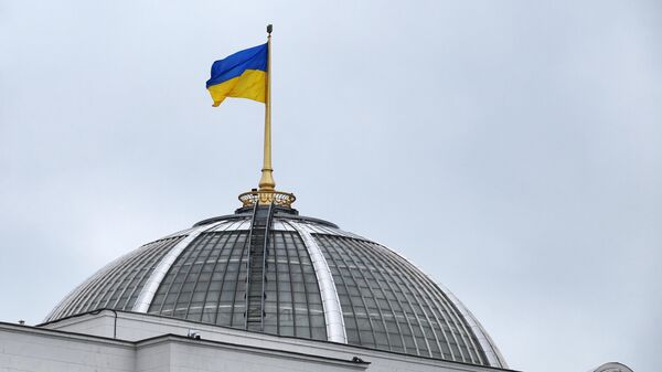 Государственный флаг Украины на здании Верховной рады в Киеве - اسپوتنیک افغانستان  