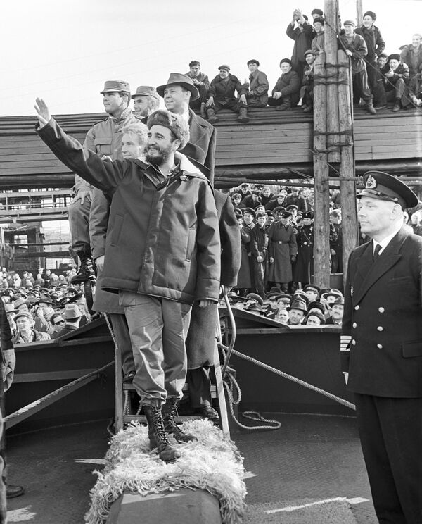 بازدید فیدل کاسترو - رهبر انقلاب، دبیر اول کمیته مرکزی حزب کمونیست و رئیس شورای وزیران کوبا از اتحاد جماهیر شوروی (26 اپریل - 3 جون 1963) - اسپوتنیک افغانستان  