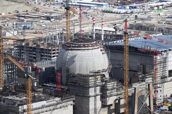 اولین واحد برق نیروگاه اتمی آق قویو در حال ساخت در شهر گلنار ترکیه ساخت این ایستگاه توسط شرکت دولتی روس اتوم بر اساس توافقنامه بین دولتی امضا شده در سال 2010 انجام می شود. در مجموع چهار واحد انرژی با ظرفیت کل 4800 مگاوات به بهره برداری می رسد. - اسپوتنیک افغانستان  