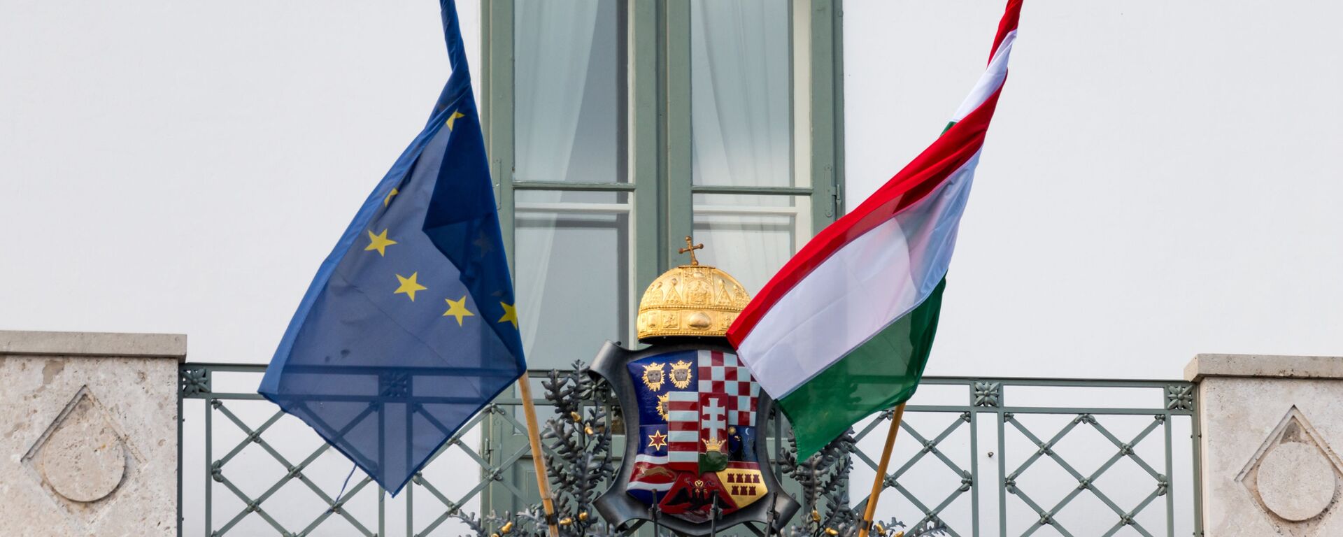 Флаги Венгрии и Евросоюза на президентском дворце в Будапеште - اسپوتنیک افغانستان  , 1920, 29.04.2023