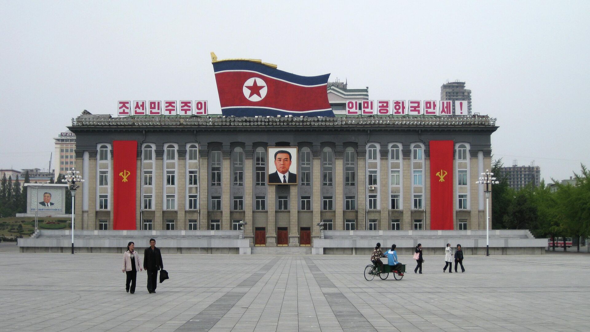 Центральная площадь имени основателя КНДР Ким Ир Сена в Пхеньяне  - اسپوتنیک افغانستان  , 1920, 30.04.2023