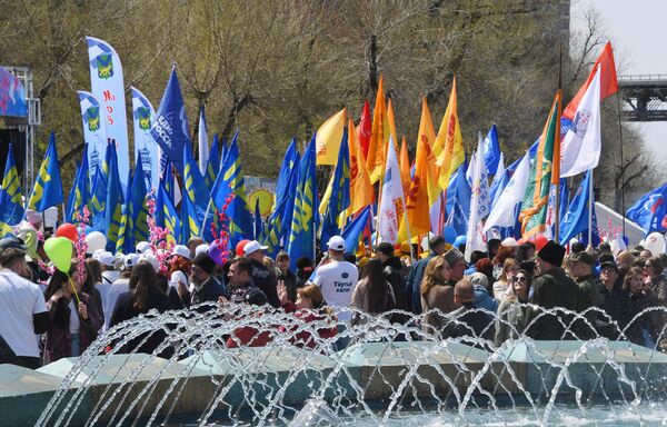 مردم در جشن روز کارگر در شهر ولادیواستوک روسیه. 1 می 2023 - اسپوتنیک افغانستان  