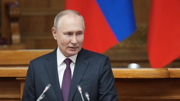  Президент РФ Владимир Путин выступает на заседании Совета законодателей РФ - اسپوتنیک افغانستان  