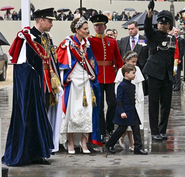 شاهزاده و پرنسس ولز برای مراسم تاجگذاری پادشاه چارلز سوم و ملکه همسرت در لندن، شنبه، 6 می 2023 وارد می شوند. (اندی استنینگ) - اسپوتنیک افغانستان  