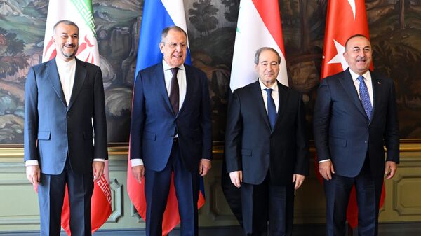 Участники четырехсторонней встречи министров иностранных дел Российской Федерации, Турции, Ирана и Сирии в Москве - اسپوتنیک افغانستان  