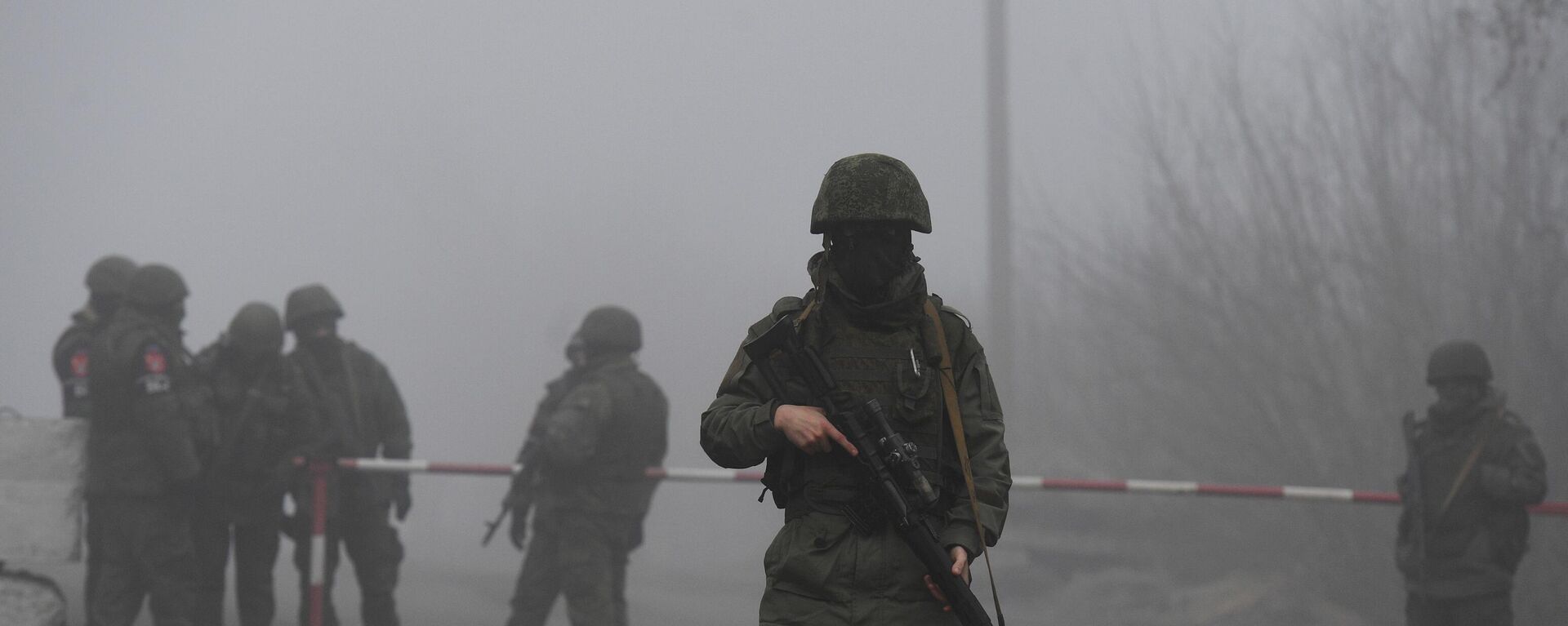 Сотрудники военной комендатуры ДНР на КПП на окраине города Горловка в Донецкой области - اسپوتنیک افغانستان  , 1920, 11.05.2023