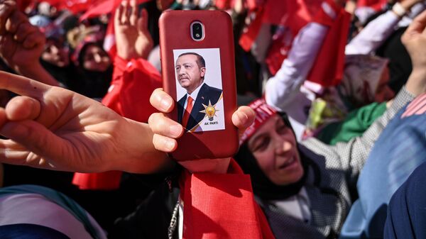 Митинг в поддержу партии президента Турции Реджепа Эрдогана в Стамбуле - اسپوتنیک افغانستان  