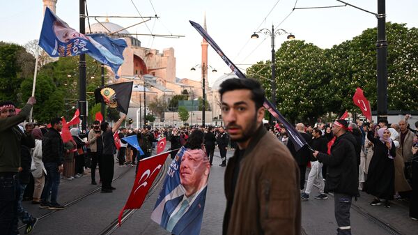 Сторонник Реджепа Тайипа Эрдогана в районе мечети Айя-София в Стамбуле - اسپوتنیک افغانستان  