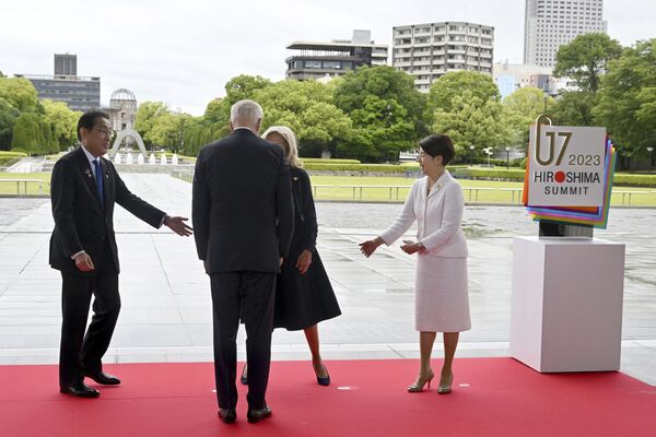 جو بایدن، رئیس جمهور ایالات با فومیو کیشیدا، نخست وزیر ژاپن دیدار می کند. - اسپوتنیک افغانستان  