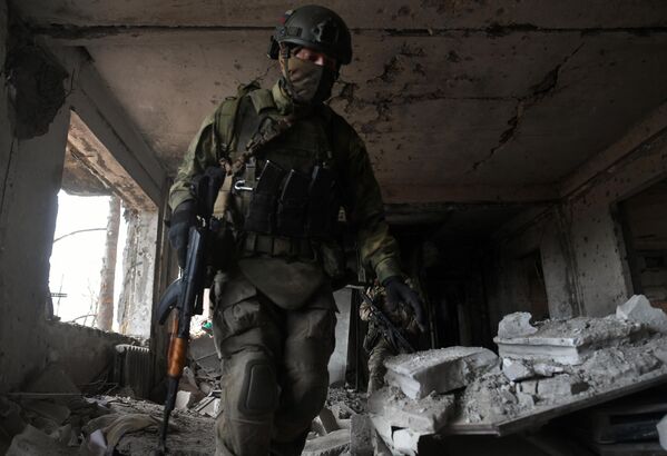 سرباز روسیه به میدان جنگ در منطقه ارتیوموفسک - اسپوتنیک افغانستان  
