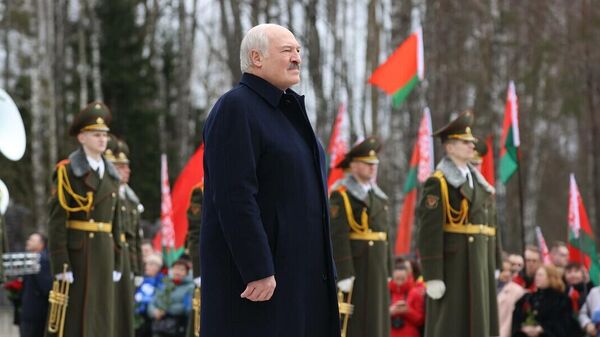 Участие президента Белоруссии Александра Лукашенко в памятном мероприятии по случаю 80-летней годовщины трагедии в Хатыни - اسپوتنیک افغانستان  