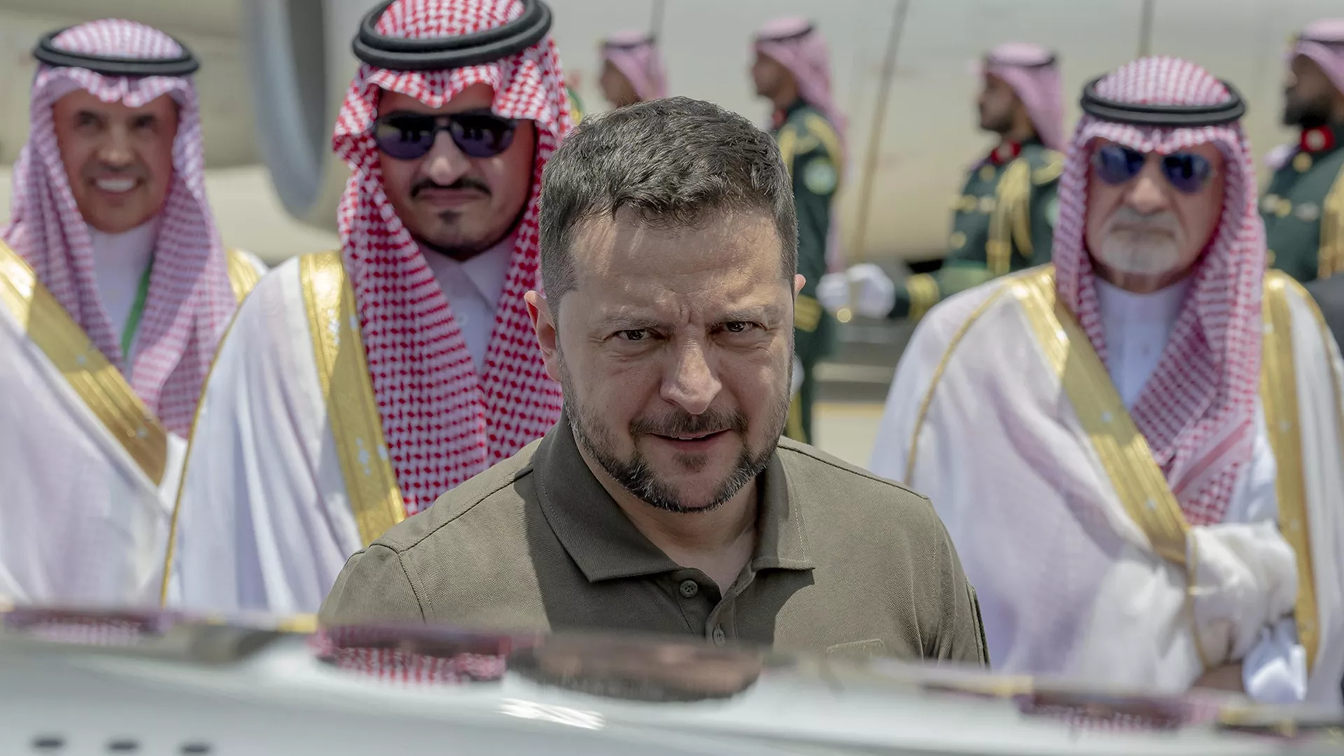 Президент Украины Владимир Зеленский в аэропорту Джидды, Саудовская Аравия